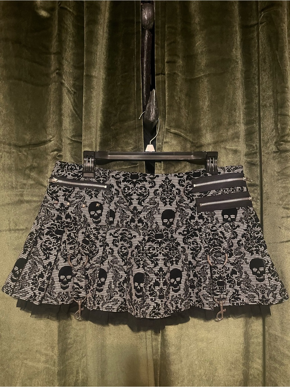 Hot Topic Black & White Skull Pleated Mini Skirt